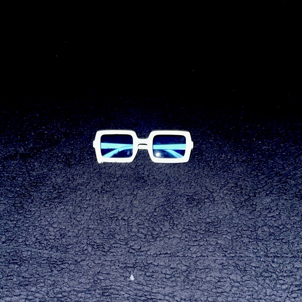 Designer glasses - Picture 4 of 5
